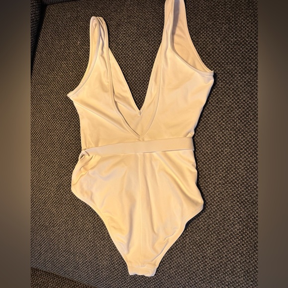 Melissa Odabash Belize One piece swimsuit gold belt v neck - Picture 6 of 7